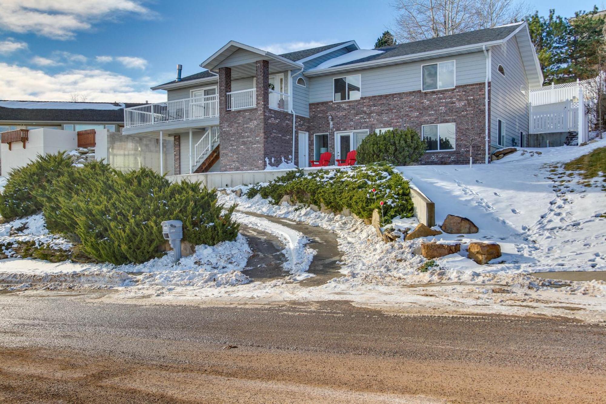 Inviting Great Falls Home With Wraparound Deck! Zewnętrze zdjęcie