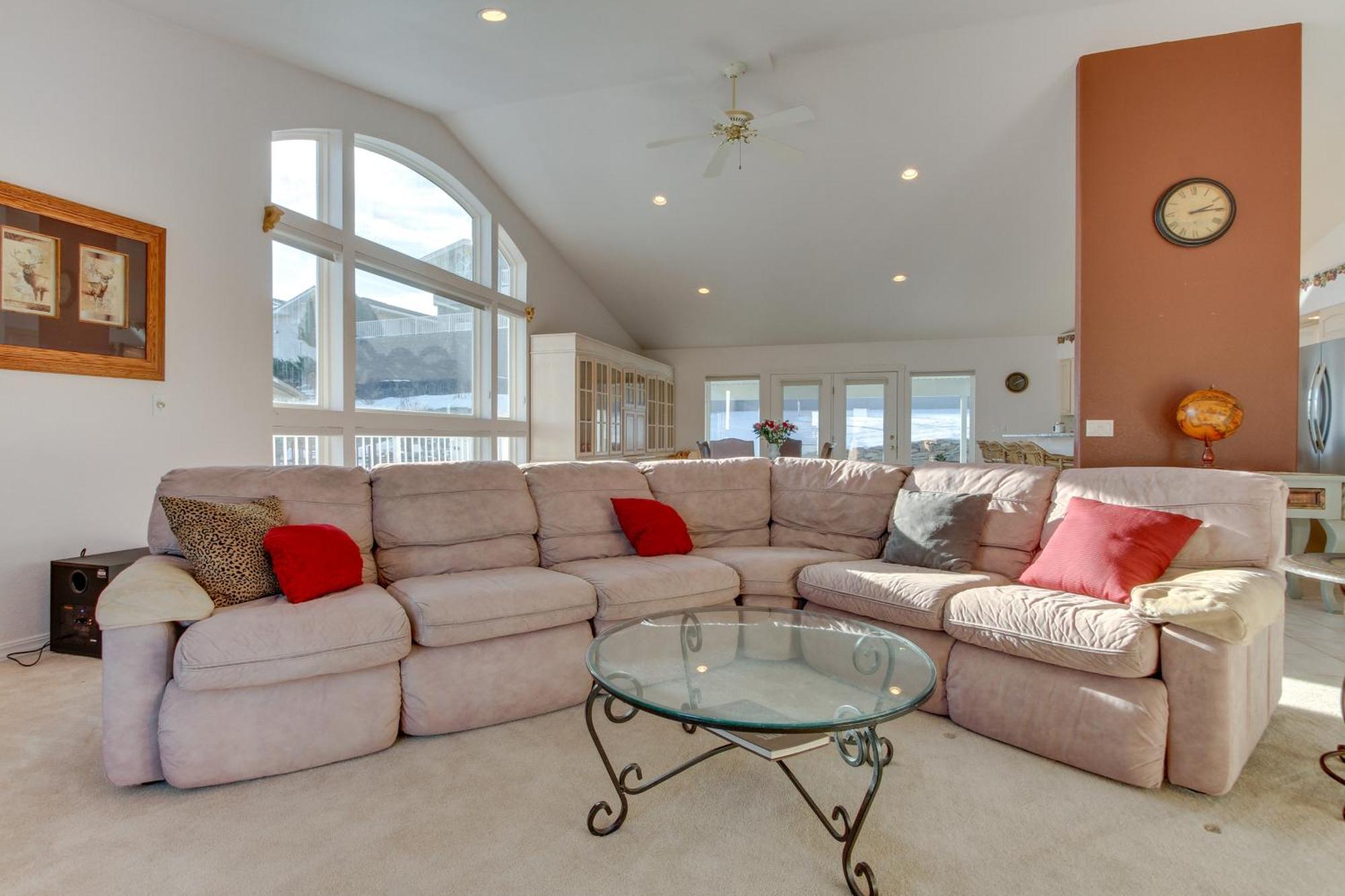Inviting Great Falls Home With Wraparound Deck! Zewnętrze zdjęcie