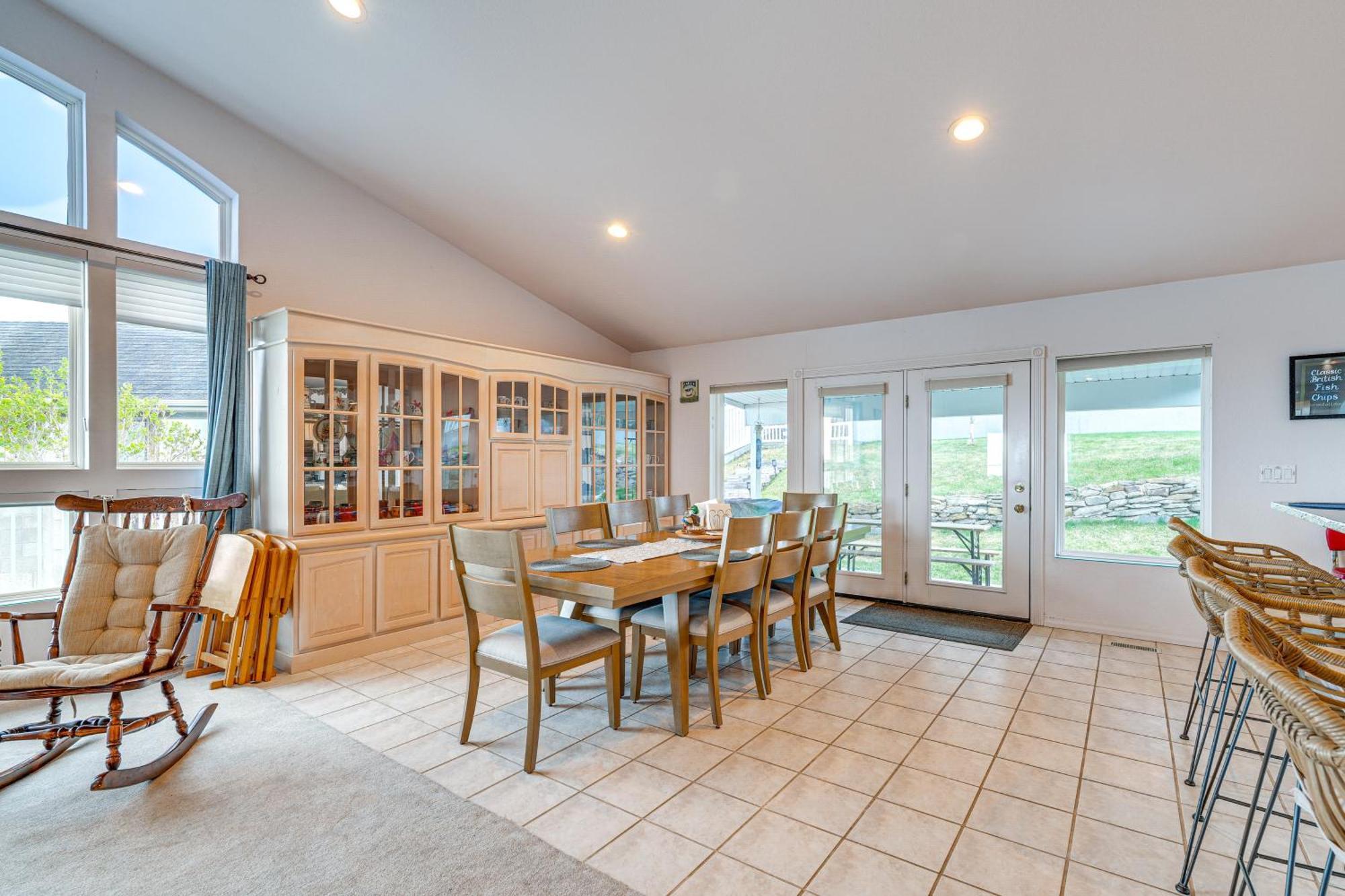Inviting Great Falls Home With Wraparound Deck! Zewnętrze zdjęcie