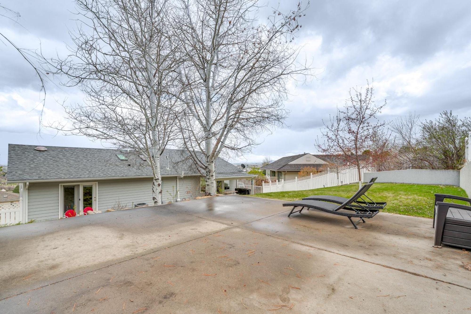 Inviting Great Falls Home With Wraparound Deck! Zewnętrze zdjęcie