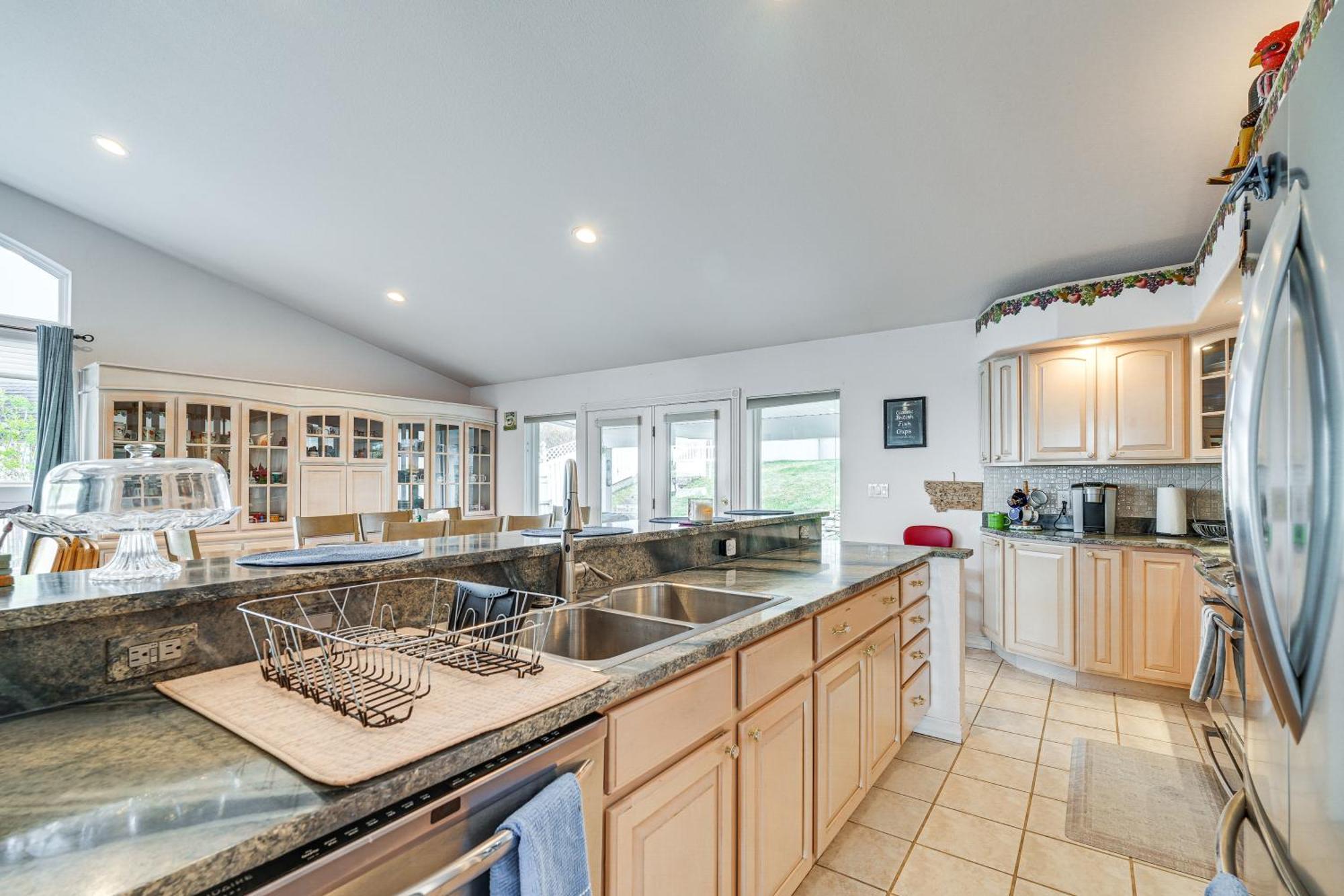 Inviting Great Falls Home With Wraparound Deck! Zewnętrze zdjęcie