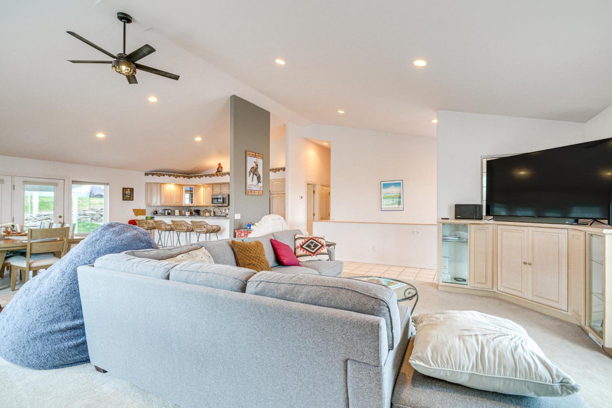 Inviting Great Falls Home With Wraparound Deck! Zewnętrze zdjęcie