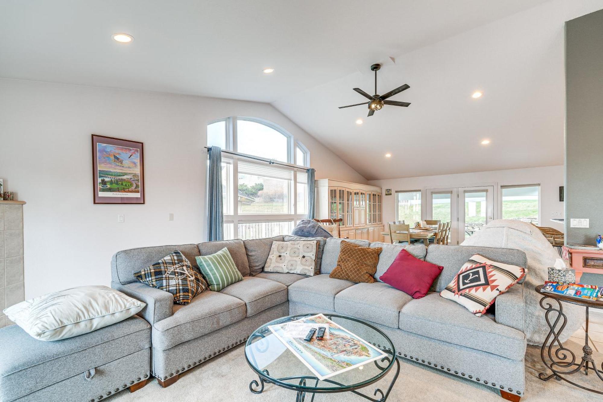 Inviting Great Falls Home With Wraparound Deck! Zewnętrze zdjęcie